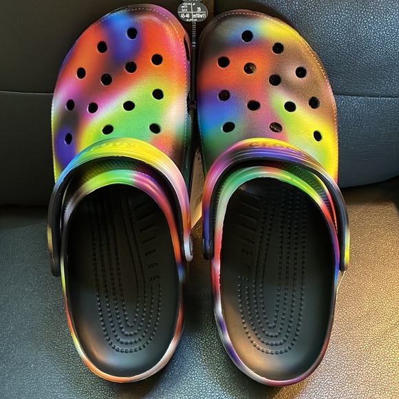 NWT Crocs Mens size 11 Classic Solarized Clog dark tie dye design NICE! - Picture 3 of 6